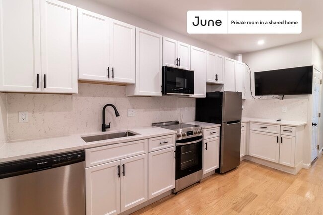 Room in Shared 3 bed/2 bath home in JFK/UMass