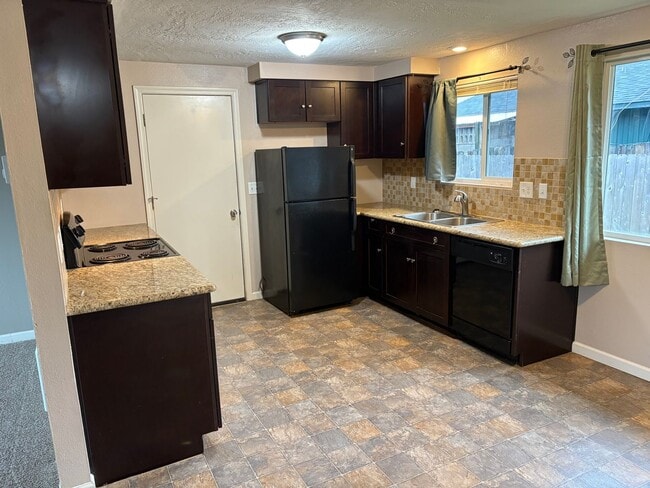 Photo - Springfield Duplex- 2 bedroom/1 bath updated unit Unit 488