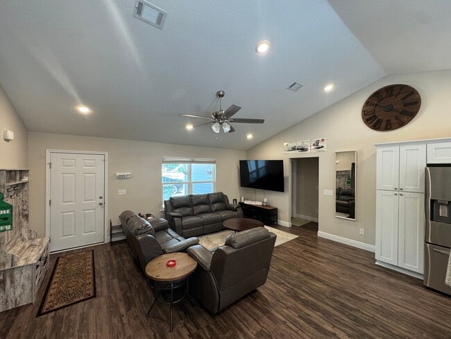 Photo - 6587 Park Ave NW