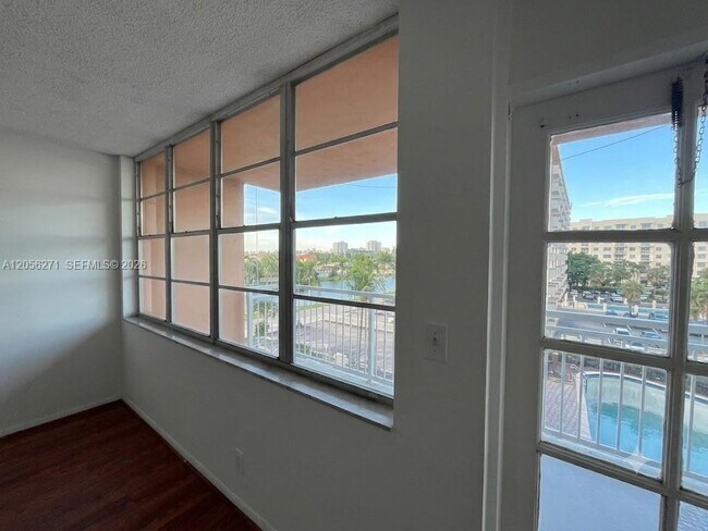 Photo - 2025 NE 164th St Unit 408