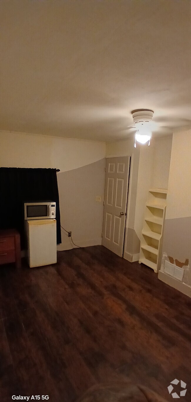 Building Photo - 545 SW 130th Ter Unit Studio/ Efficiency Rental