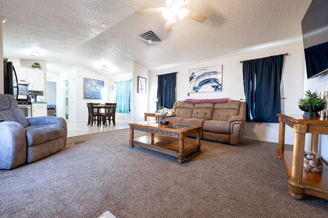 Building Photo - Fully Furnished 2-Bedroom Home with A Movi... Unit 6