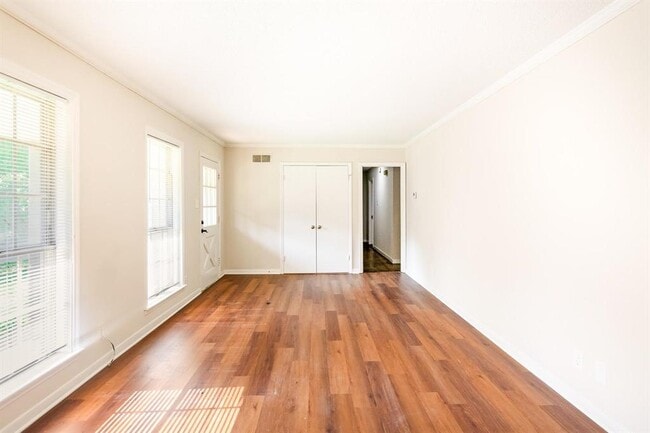 Photo - 3701 Joslyn St