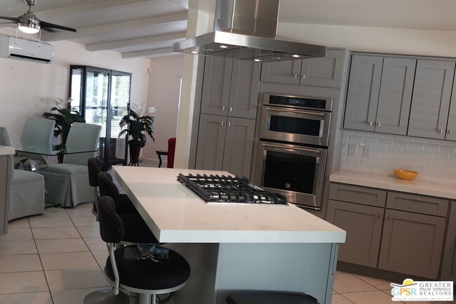 381 Club Cir Dr