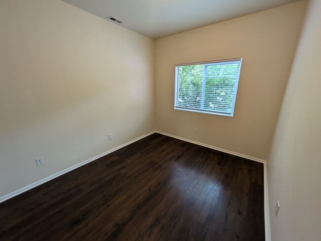 Photo - 3100 Eagle Loop NE