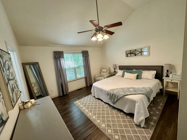 Building Photo - 301 Spring Hollow Rd Rental