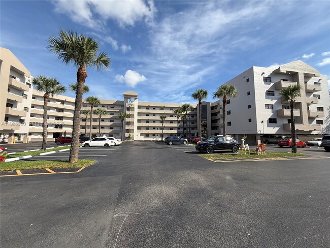 Building Photo - 15969 NW 64th Ave Unit 504