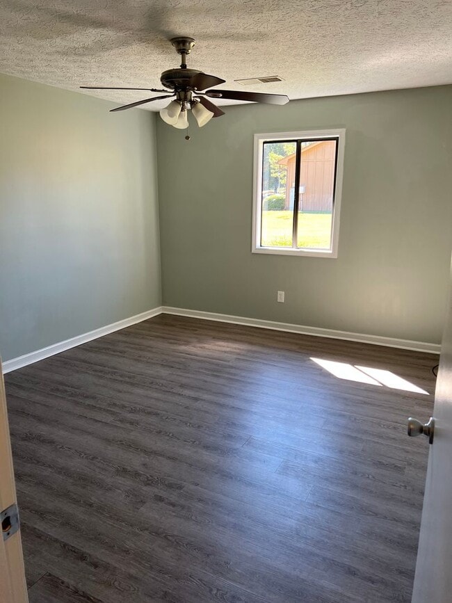 Building Photo - 97 Evergreen Ln Unit APT I