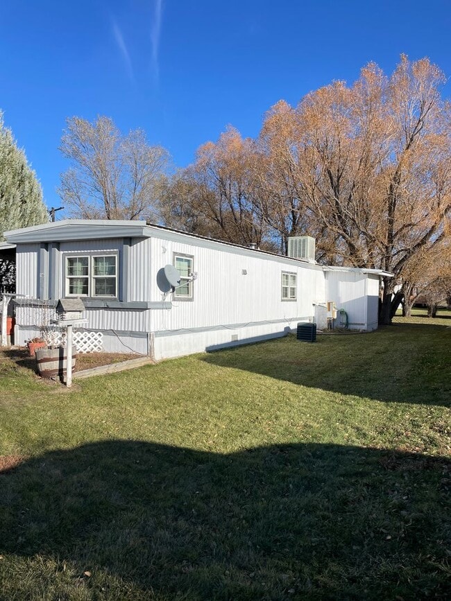 Building Photo - Comfortable 2+ Bedroom Mobile Home with Extra Storage and Enclosed Entries