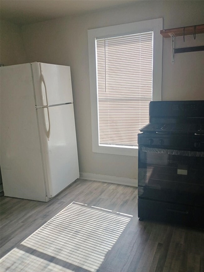 Photo - 3130 Illinois St