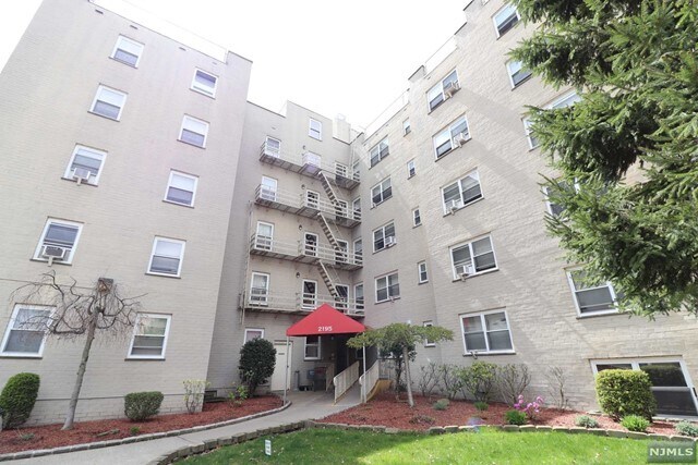 Photo - 2195 Center St Unit 2E