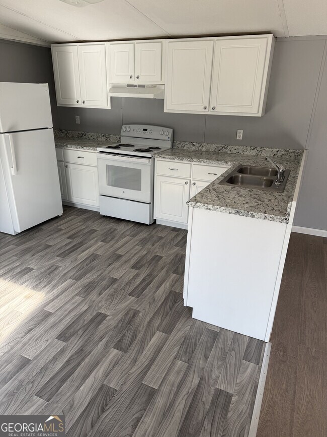 Photo - 220 Sycamore Ln