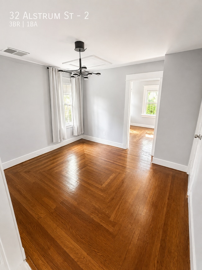 32 Alstrum St Unit 2