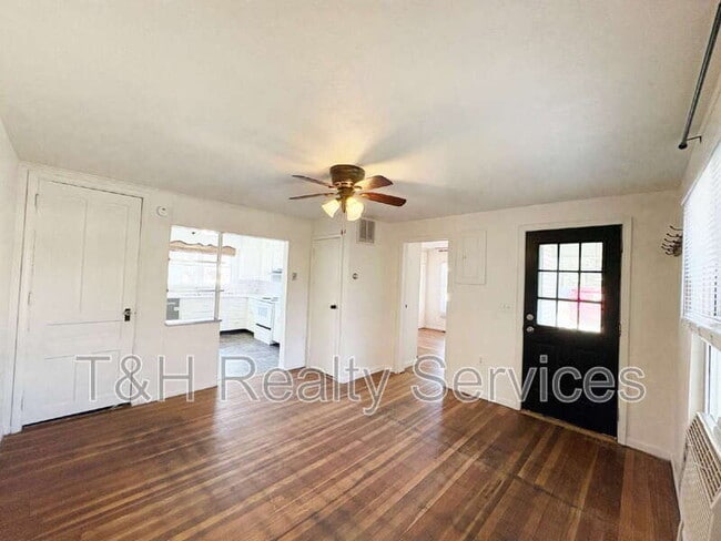 Photo - 117 W Ash St