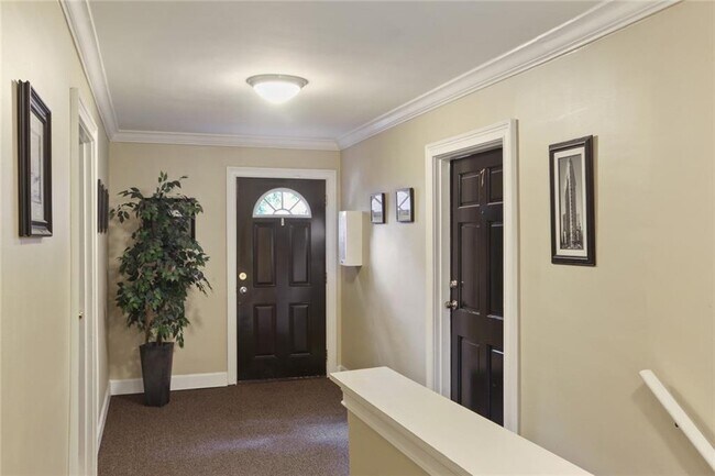 880 Glendale Terrace NE Unit 5