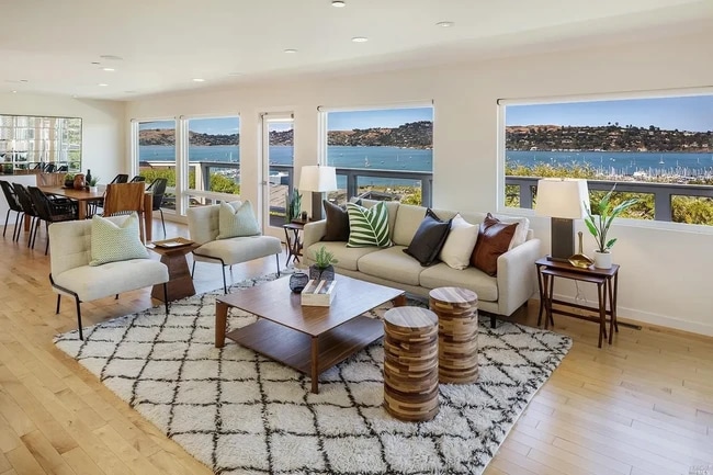 Photo - 118 Cazneau Ave