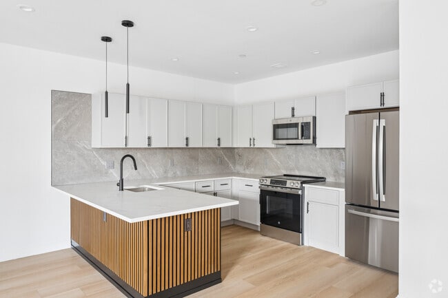 1BR, 1BA - 810SF - Kitchen