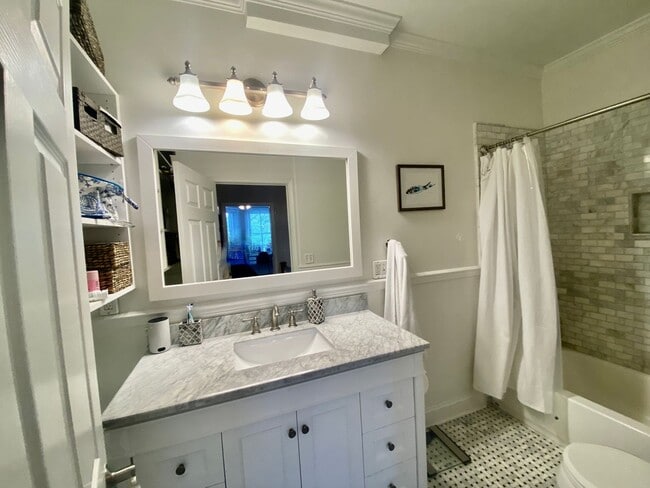 Photo - SPACIOUS 3 BED BROWNSTONE with PARKING, YARD and 2 DECKS!