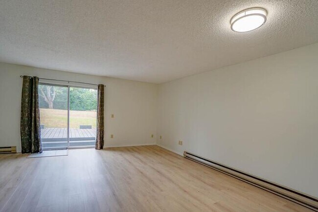 THREE BEDROOM TOWN HOME WITH GARAGE IN HAZEL DELL