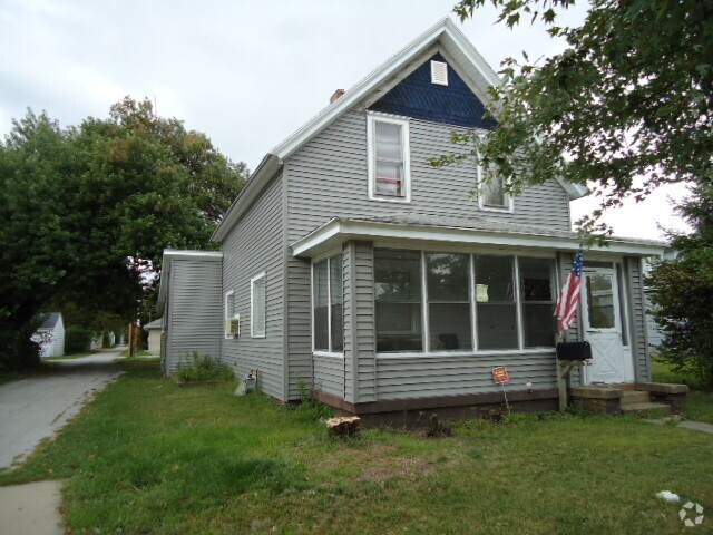 Building Photo - 915 N Main St Rental