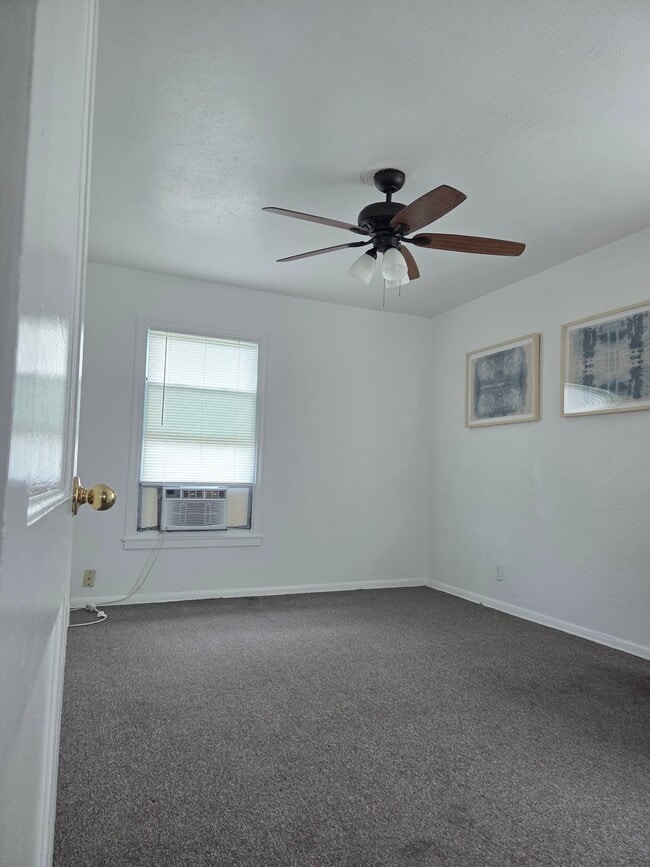 Photo - 641 Robinson St Unidad 4