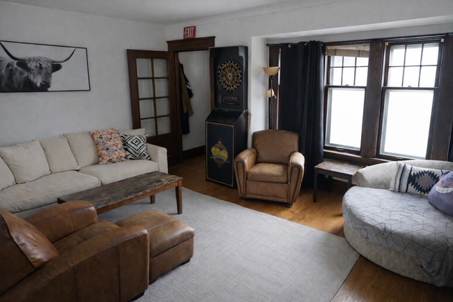 Building Photo - 3284 N Oakland Ave Unit 3286 N Oakland Ave