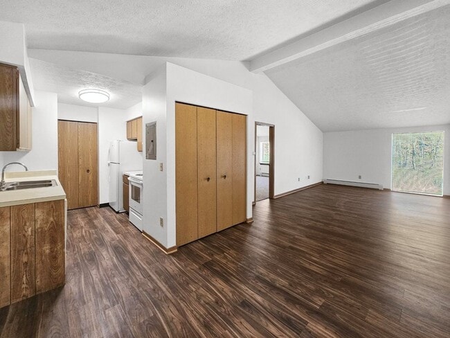 Photo - Merriman Valley Apartments & Townhomes