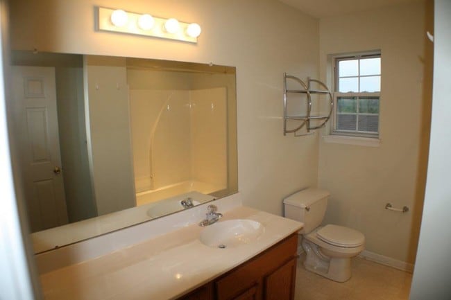 Photo - 327 E Main St Unit 3