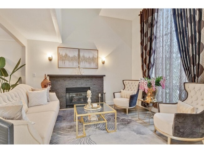 Photo - 13698-13658 58 Ave