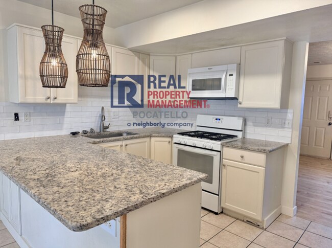 Photo - 3 Bed 1.5 Basth townhouse - 1 car garage