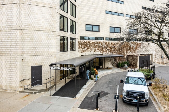 Photo - 1200 on the Mall