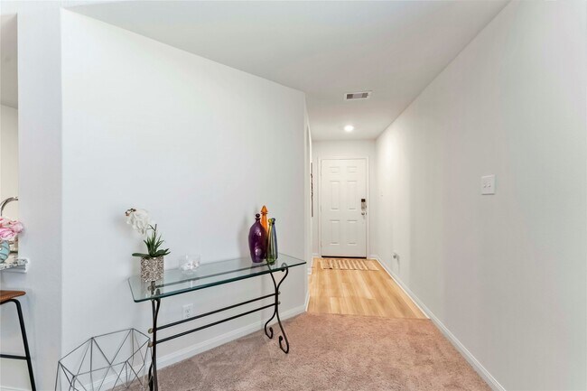 Photo - 408 Elaine Vly Dr