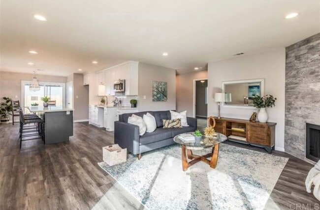 Building Photo - 3 bedrooms remodeled single level home in ...