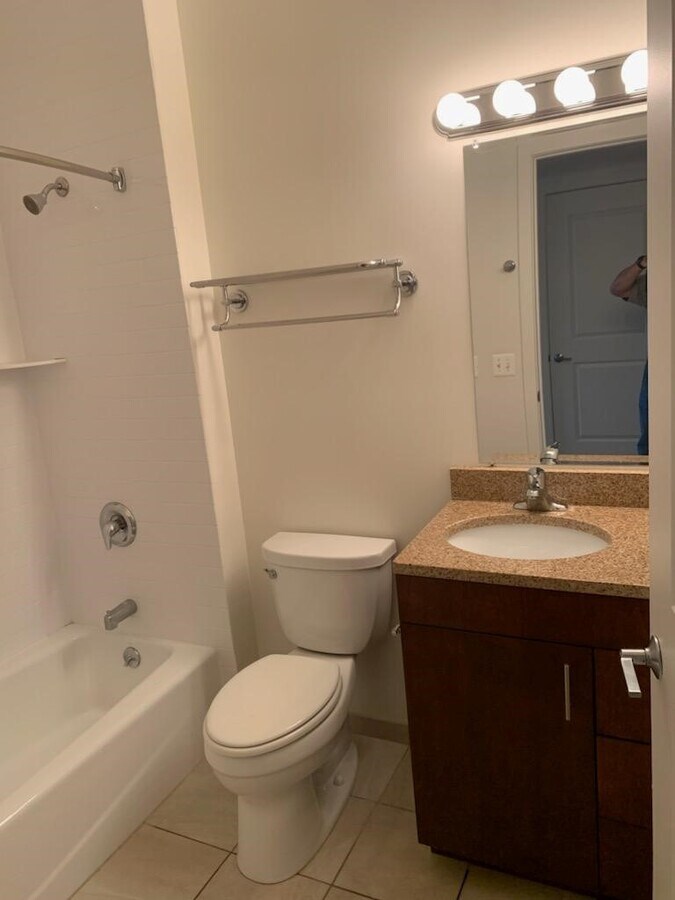 Photo - 1021 W Lancaster Ave Unit 212