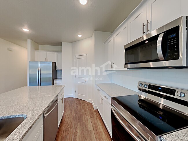 Photo - 1273 E White St