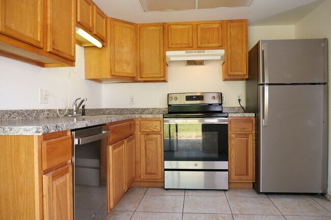Photo - Spacious 4/2 home with 2 car garage Availa...