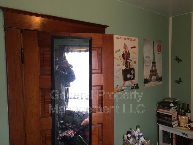 Photo - 3 bed 1 bath close to UWEC available June ... Apartment