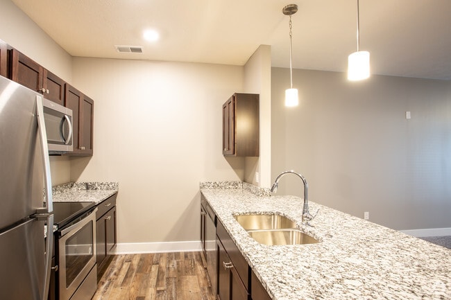 1BR, 1BA - 970 SF