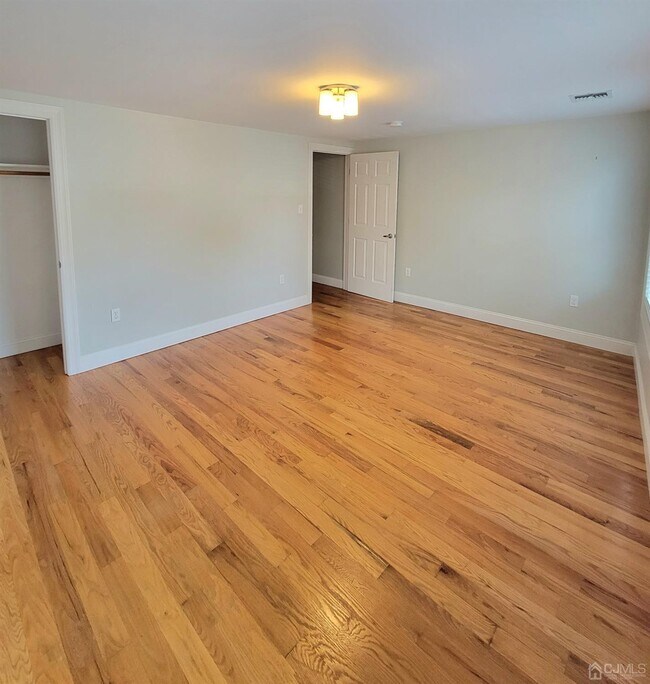 517 New Brunswick Ave Apartment For Rent in Woodbridge Township, NJ