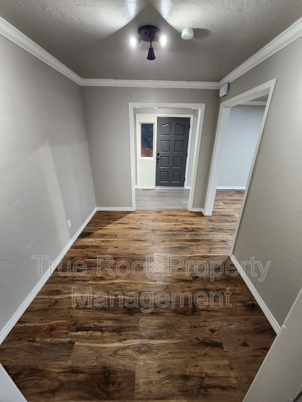 Photo - 204 S Morrison Dr