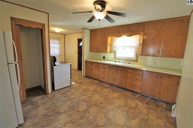 Kitchen - 408 S Garfield Ave