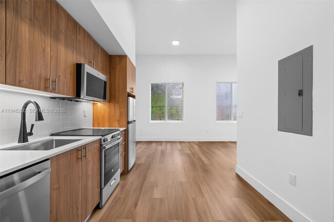 Building Photo - 650 SW 1st St Unit 101