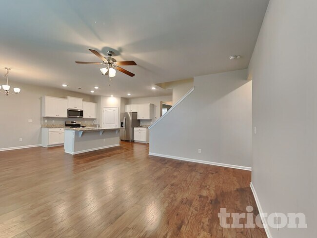 832 Foxdale Dr