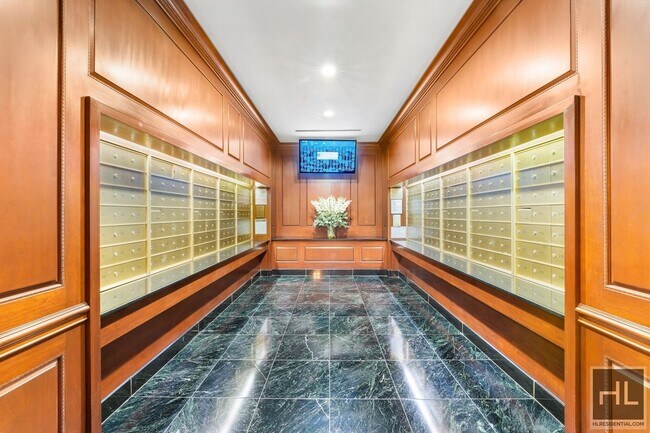 Photo - 220 EAST 65 STREET Unidad 23 B