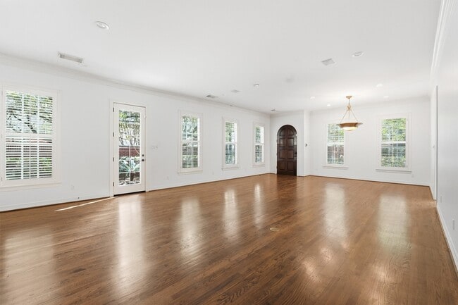 Building Photo - 3210 Maroneal St