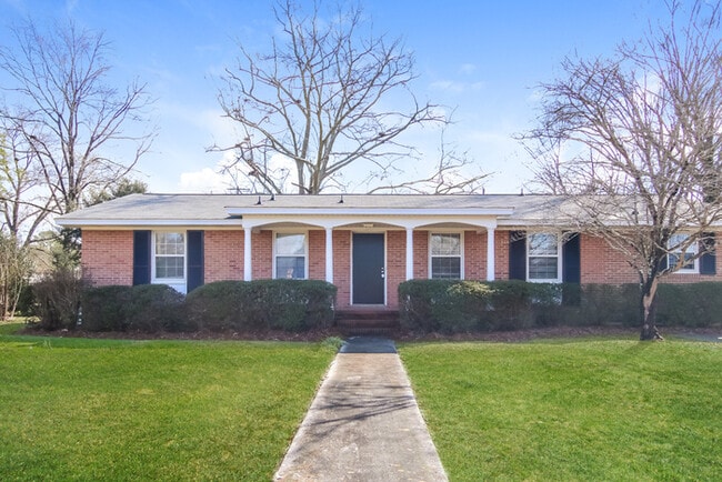 Photo - 1110 Universal Dr House