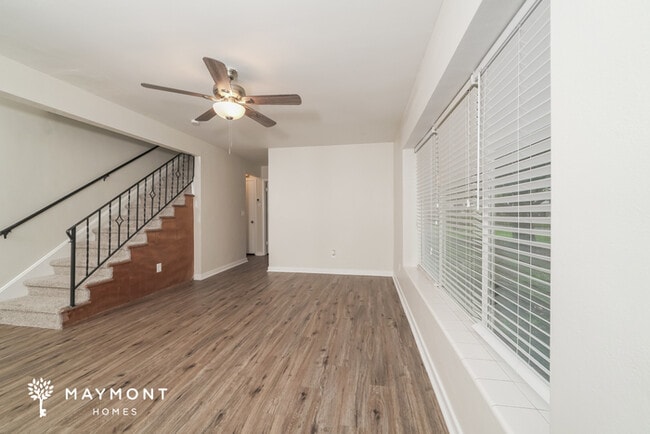 Photo - 1231 Greenview Dr