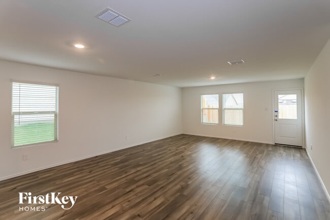 Photo - 448 Frio Pass Trl