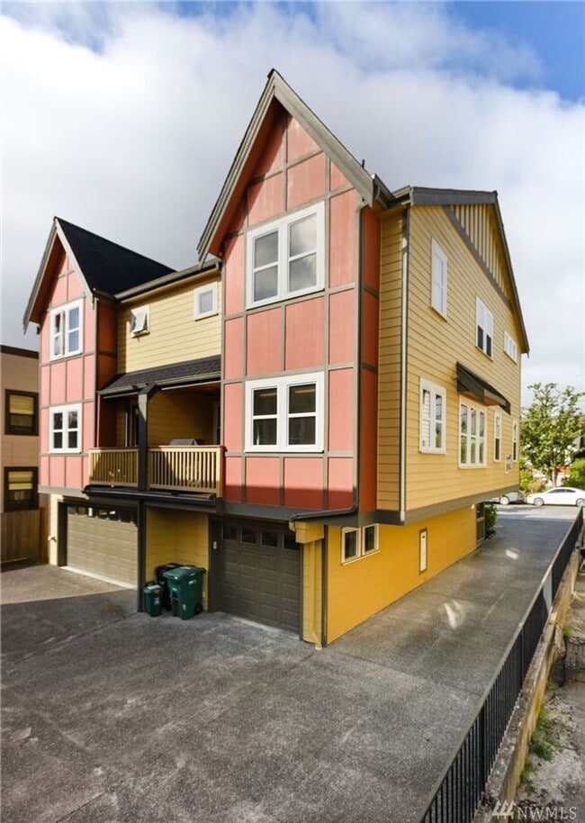 Building Photo - Stunning 3 Bed 2.5 Bath Townhome in Fremont