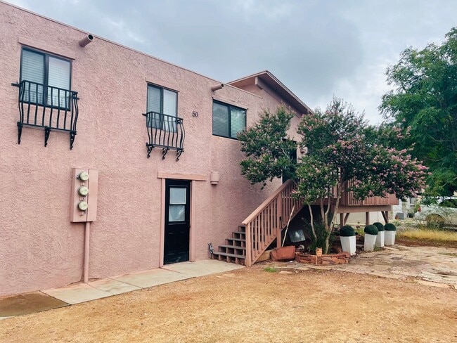 Building Photo - 586 Unit 1